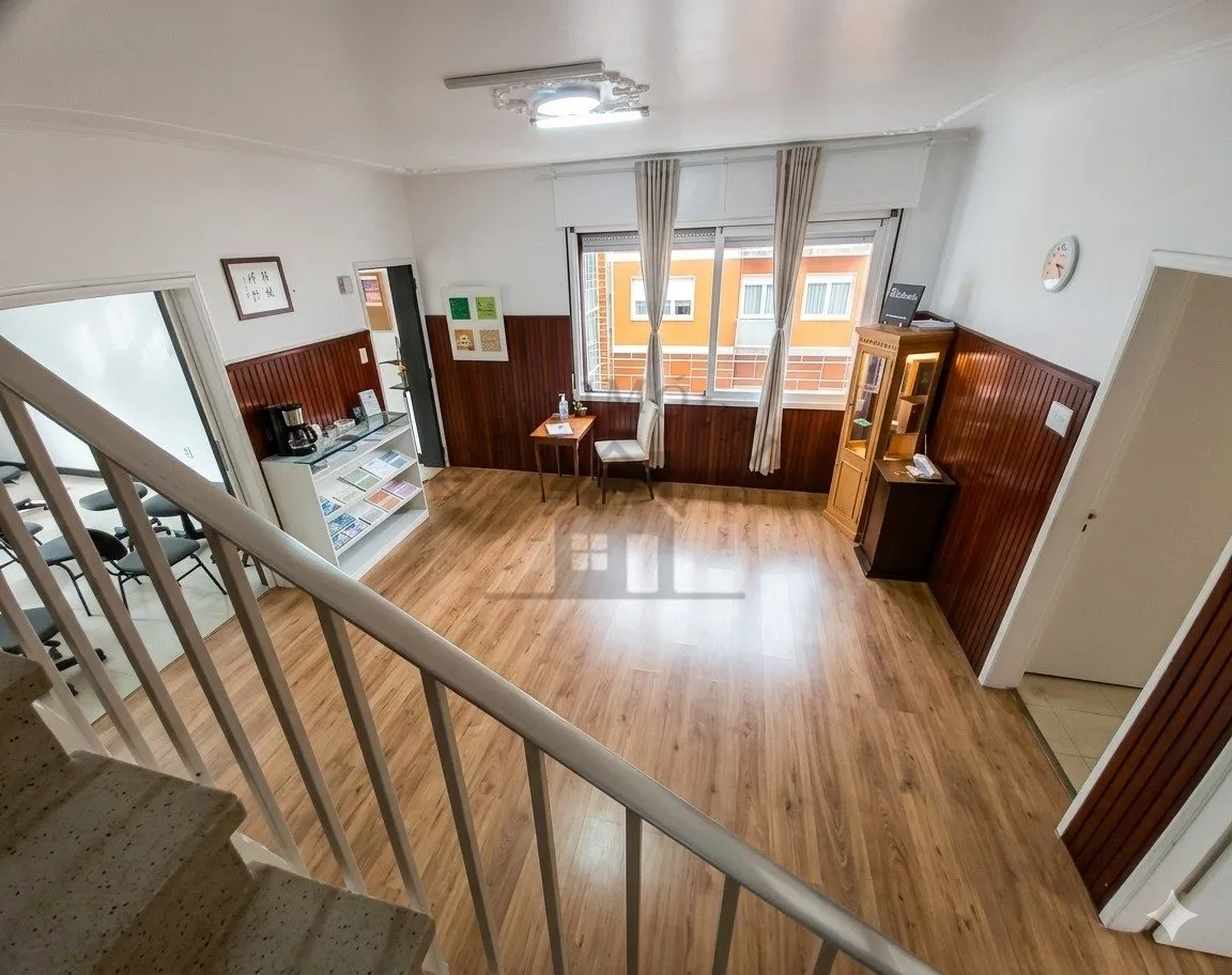Imagem Casa 6 quartos para Venda no bairro Jardim São Pedro em Porto Alegre