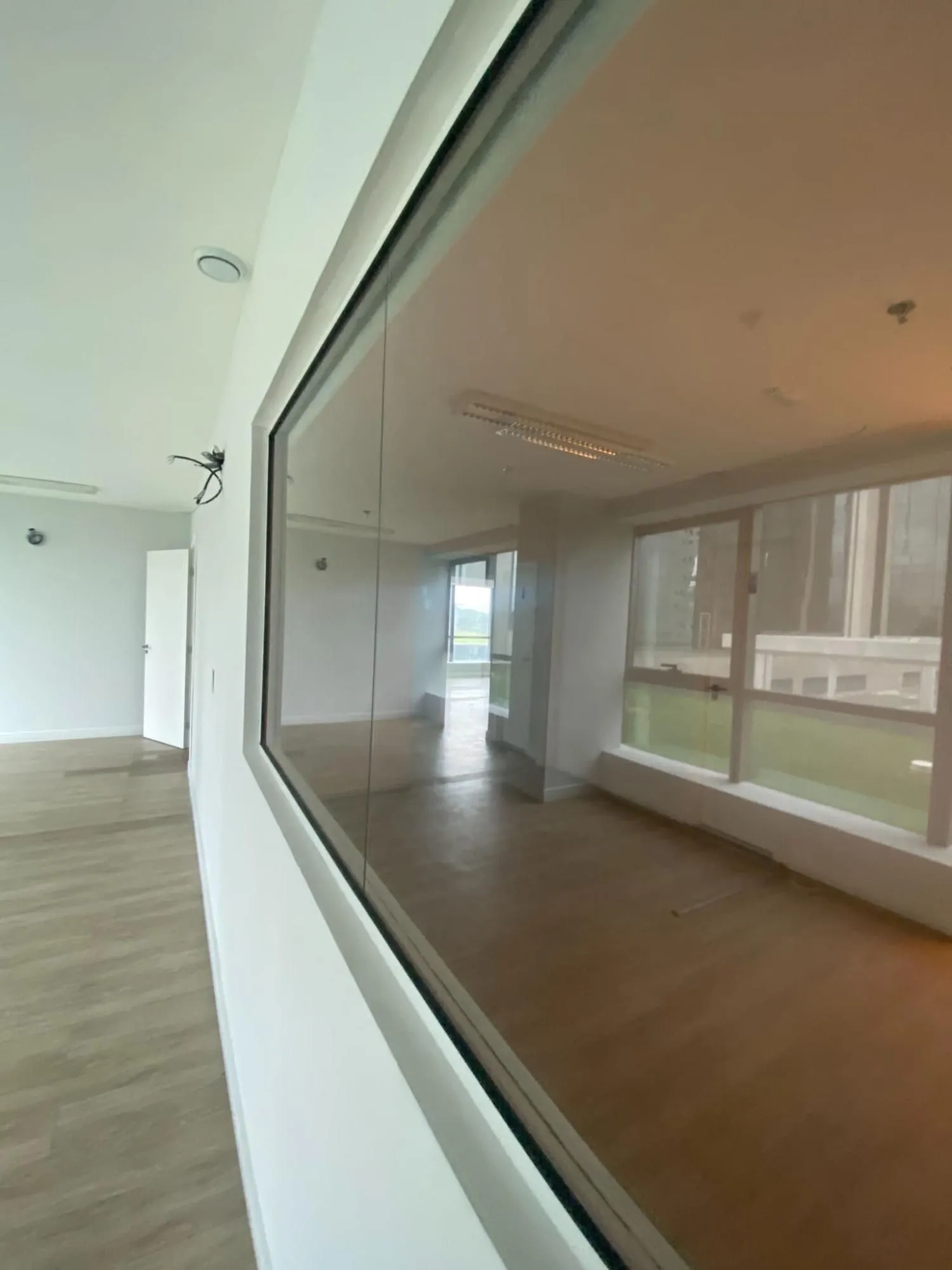 Imagem Sala Comercial no Bairro Praia de Belas - Porto Alegre