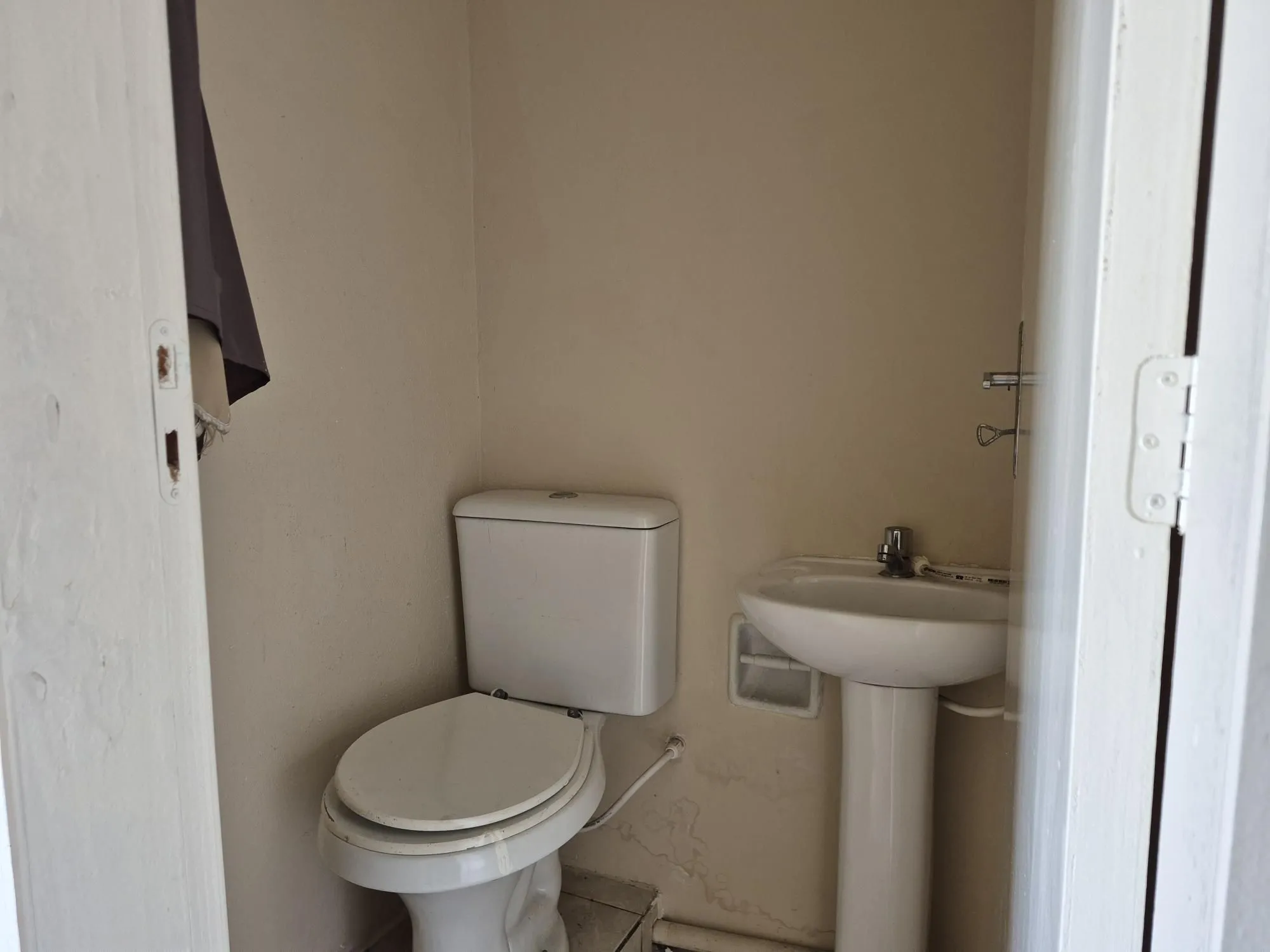 Imagem Casa Residencial de 4 Quartos com Piscina e Churrasqueira em Porto Alegre