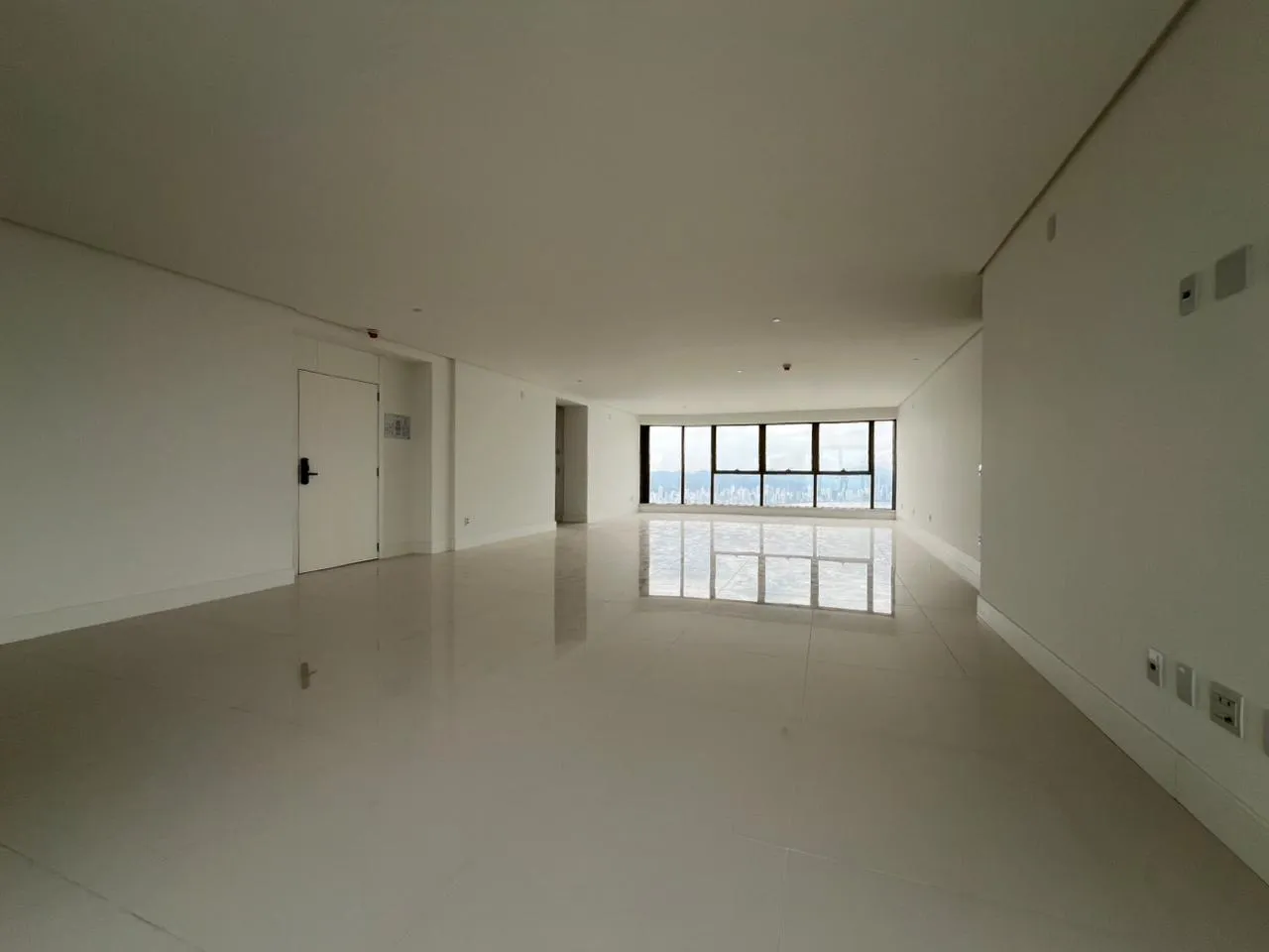 Imagem Apartamento com vista para o mar à venda com 530m2 por R$ 26.000.000,00