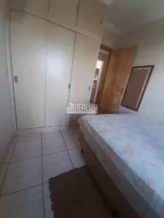 Imagem Apartamento à venda no Condomínio Residencial João Bichuette, no bairro Vila São Vicente, em Uberaba: 2 dormitórios, garagem e mais!