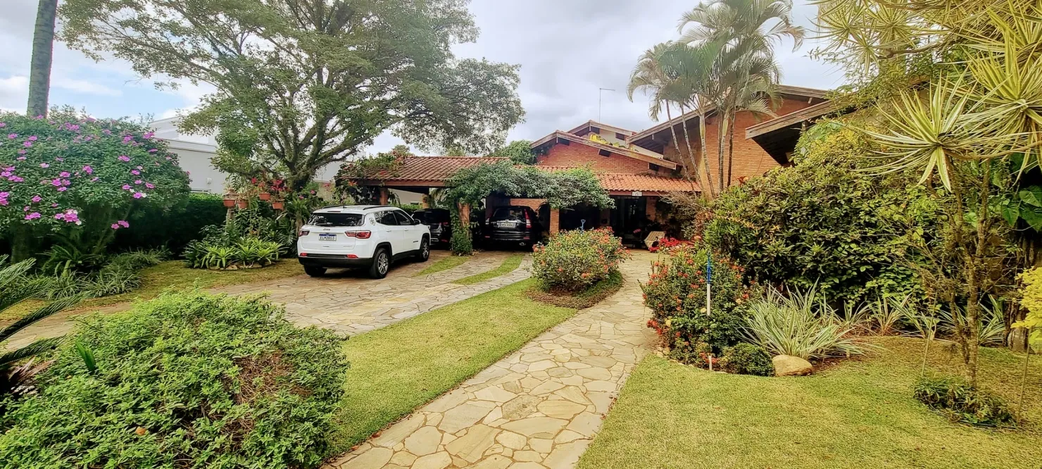Imagem Residência Exclusiva com Piscina, Lago Ornamental e 3 Suítes