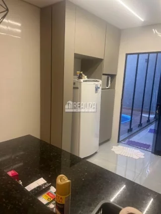 Imagem Casa à venda no Jardim Espanha, Uberaba | 2 dormitórios, suíte, piscina e varanda gourmet