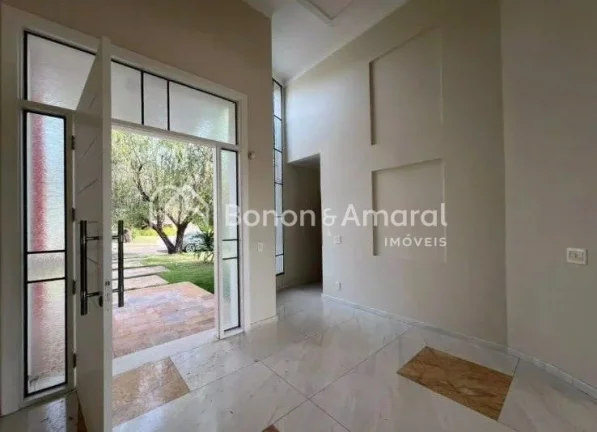 Imagem Sofisticada casa para aluguel no Alphaville Campinas. 
A residência possui uma área construída de...