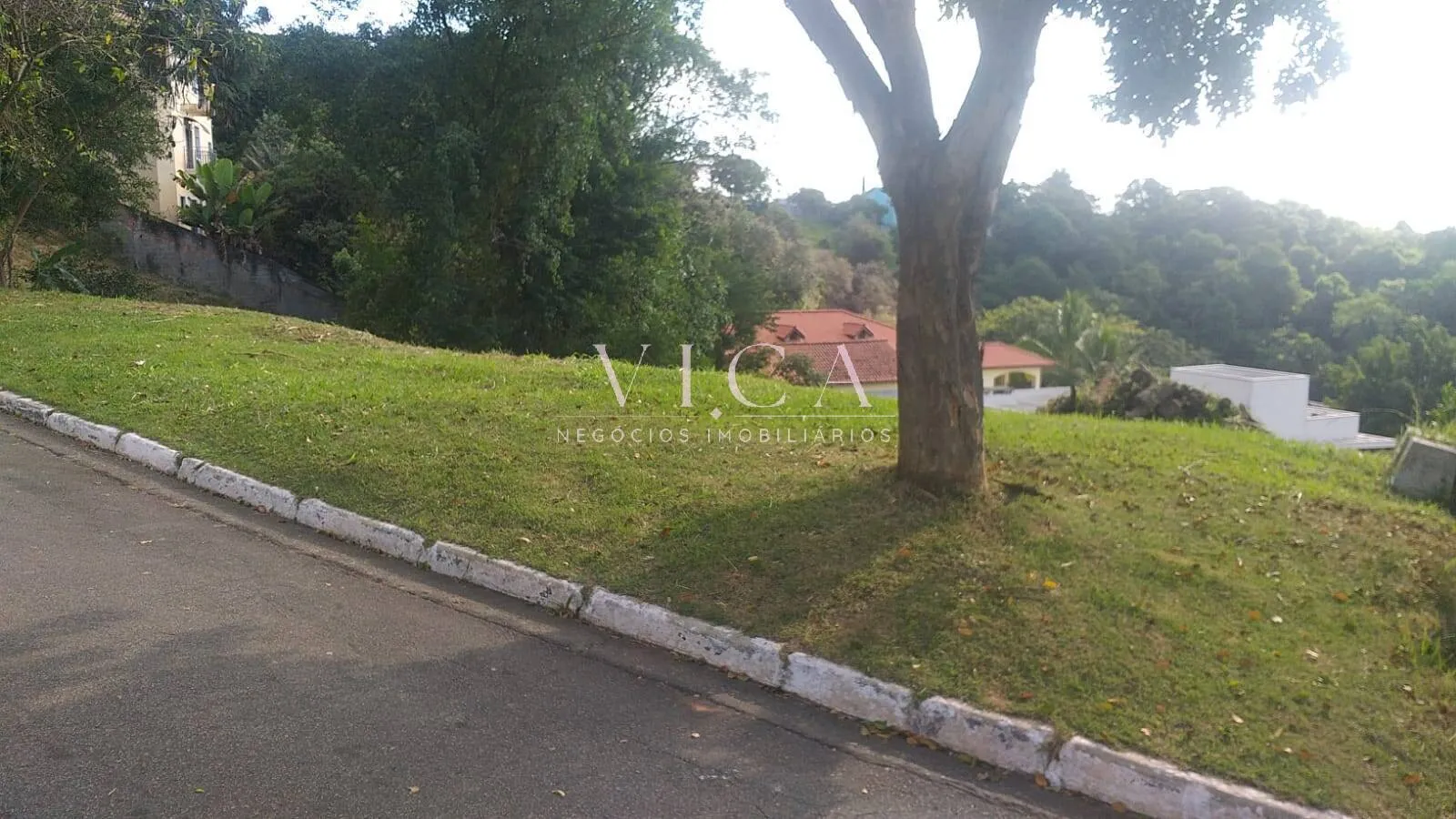 Imagem Terreno a venda com 611m² por R$ 450.000,00 - em Santana de Parnaíba/SP