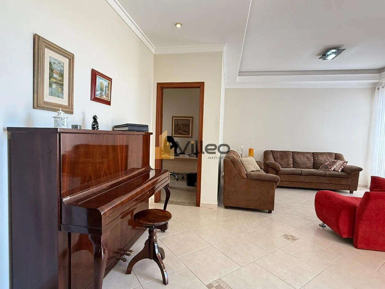 Imagem Descubra esta belíssima casa moderna e espaçosa localizada no Jardim Pagliato, um dos bairros mais...