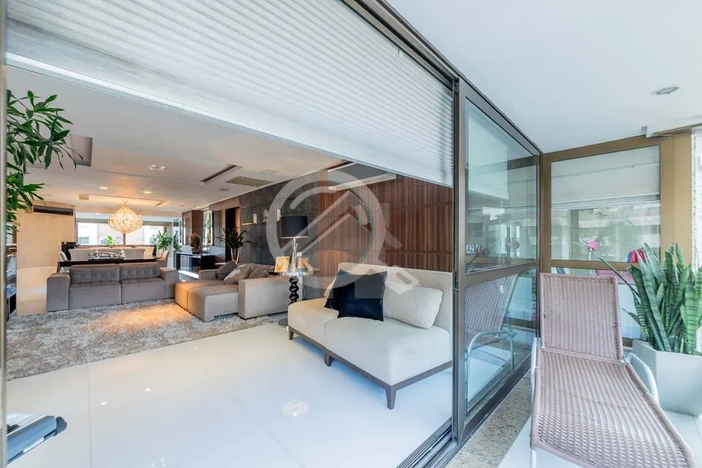 Imagem Apresentamos um sofisticado apartamento no bairro Petrópolis, com 266 m² de área privativa, ofere...