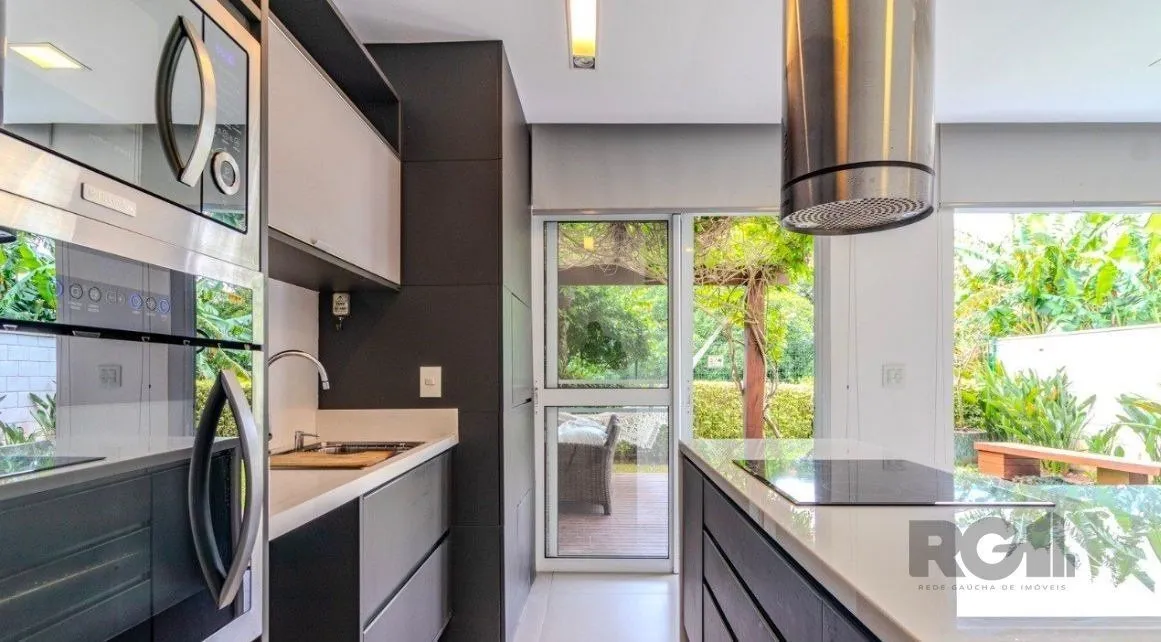 Imagem Casa em Condomínio com 04 Quartos - 4 vagas, 200,36 m² de área privativa - LOMBA DO PINHEIRO
