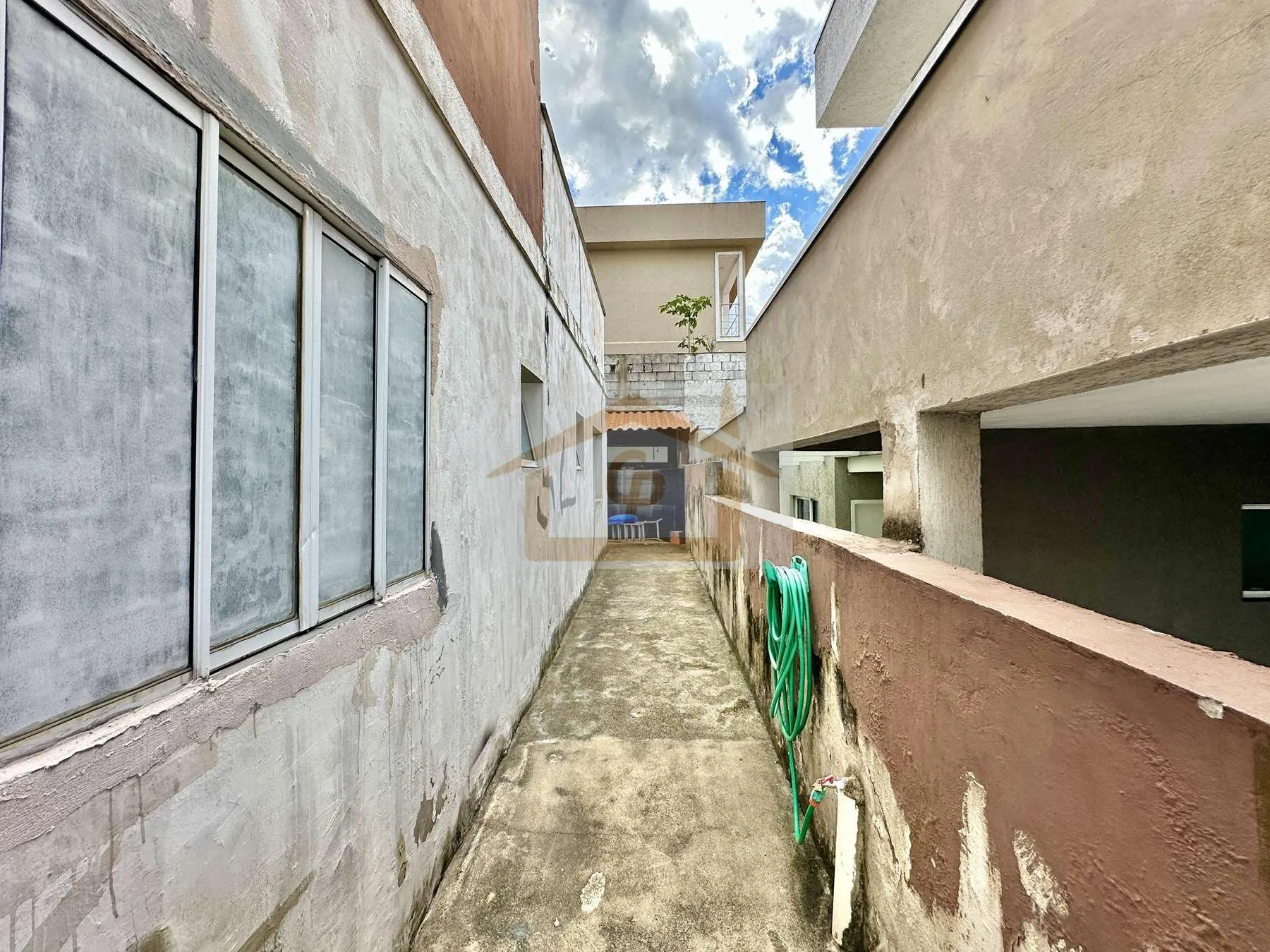 Imagem Casa Térrea, 2 quartos sendo um suíte , condomínio com Clube, 3 vagas