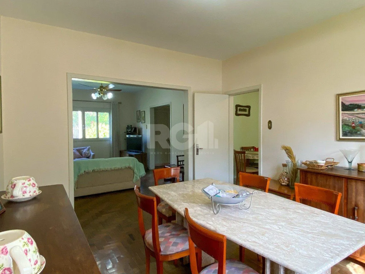 Imagem Casa com 4 dormitórios, no bairro Nossa Senhora das Graças em Canoas/RS