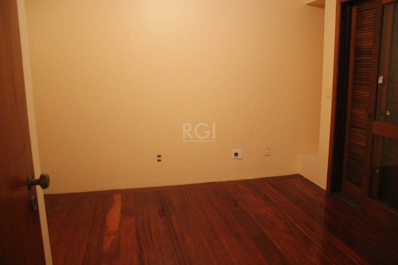 Imagem Casa Condominio para Venda - 379.23m², 4 dormitórios, sendo 1 suites, 2 vagas - Menino Deus