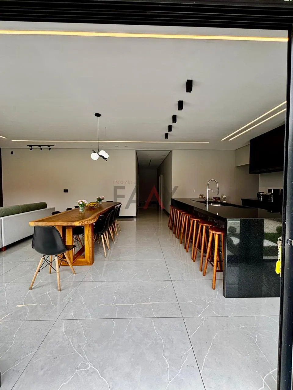 Imagem Espaço, Conforto e Investimento 2 Casas Área de Lazer Completa em 1.400m