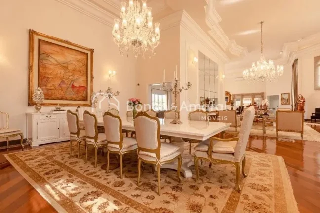 Imagem Exuberante casa no Alphaville Campinas, planejada e decorada em estilo Luiz XV com muita elegância....