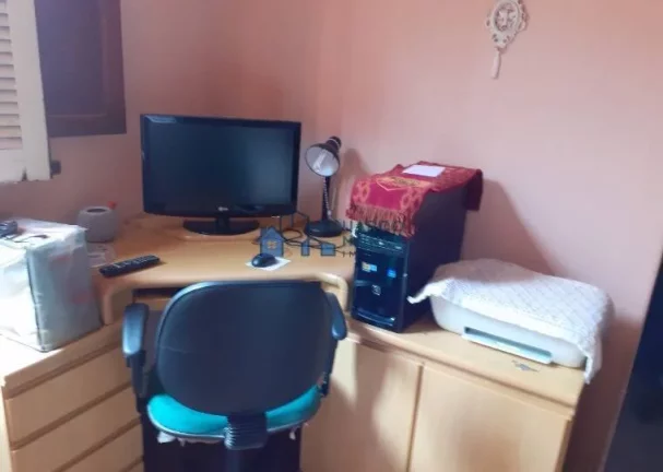 Imagem CASA COM 04 QUARTOS, 03 VAGAS, RUA PLANA NA SERRA