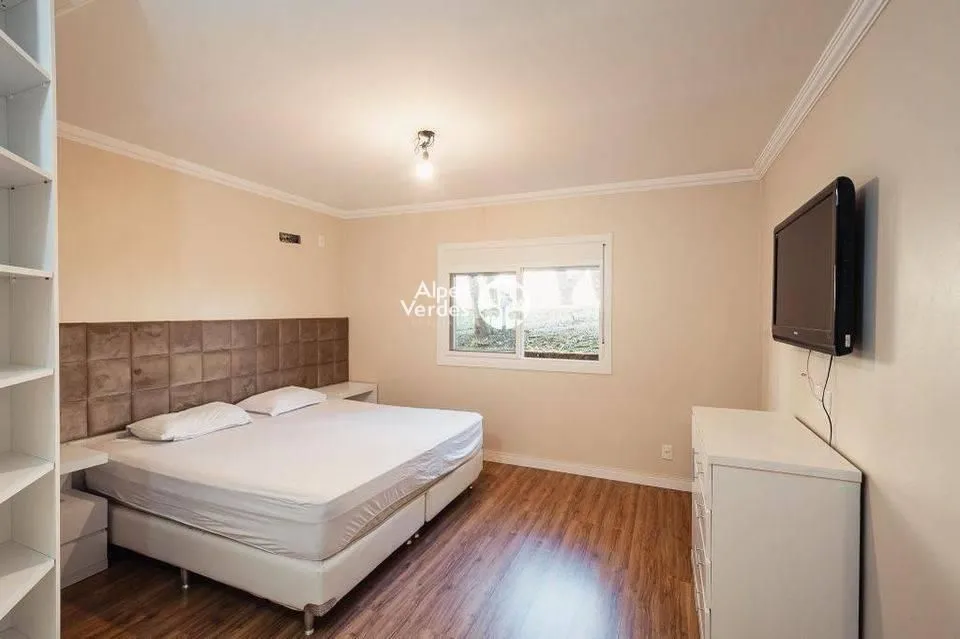 Imagem Vende-se Casa com 3 dormitorios no centro de Gramado 5 minutos da Rua Coberta