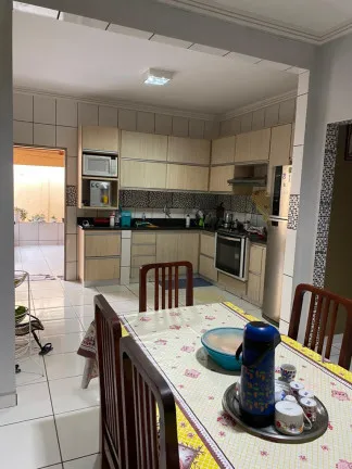 Imagem Casa com 3 Quartos à Venda, 210 m² em Parque Flamboyant - Goiânia
