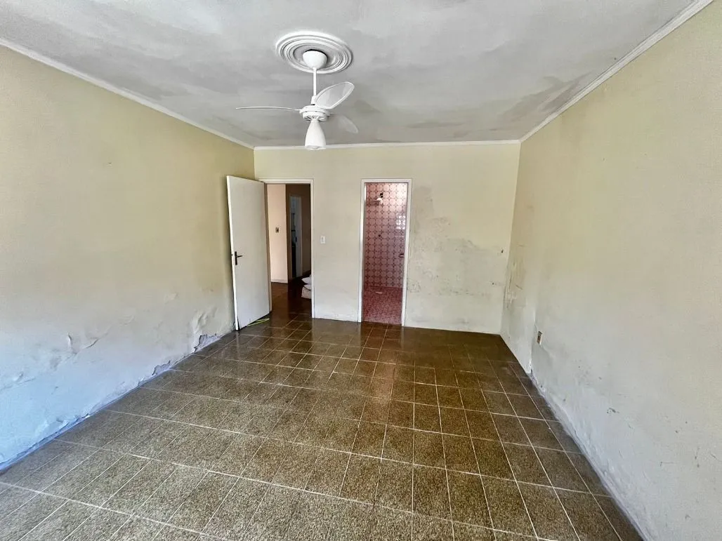 Imagem Boa casa térrea, com 03 dormitórios (sendo 01 suíte), sala, 02 banheiros