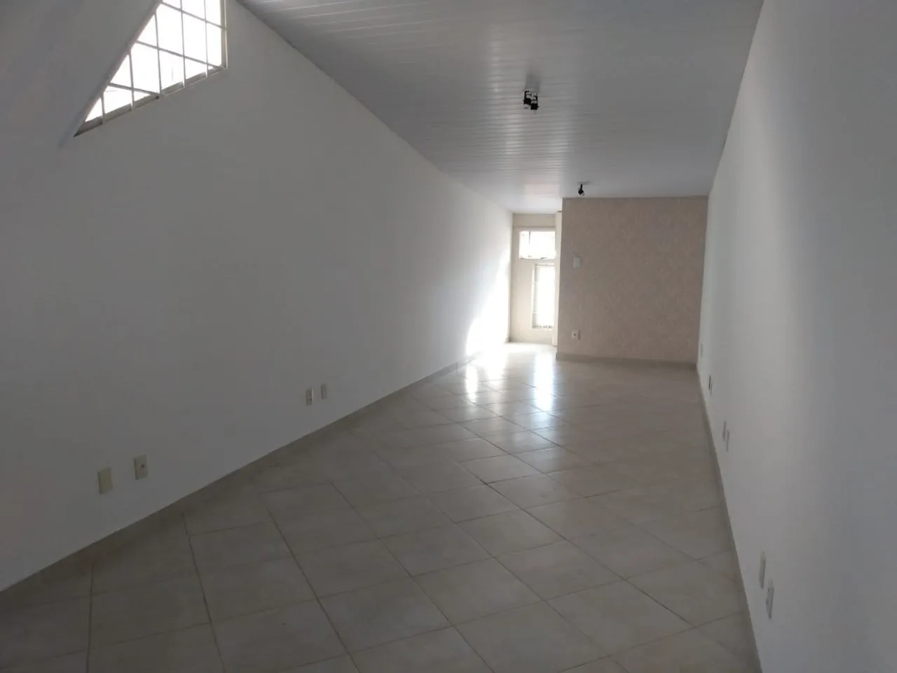 Imagem Comercial para Locação 60M², Centro, Pindamonhangaba - SP | SALA COMERCIAL - CELESTE COZZI