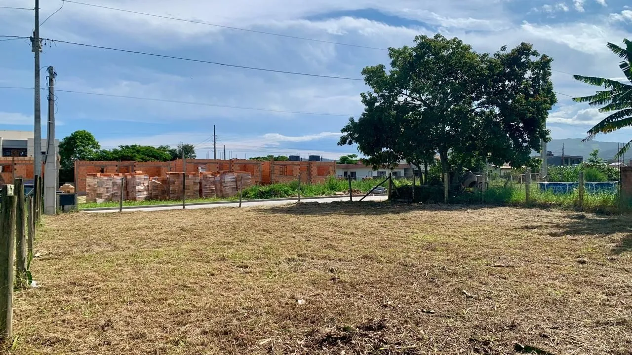 Imagem EXCELENTE TERRENO GAROPABA SC. ÓTIMO LOCAL PARA MORAR OU INVESTIR.
