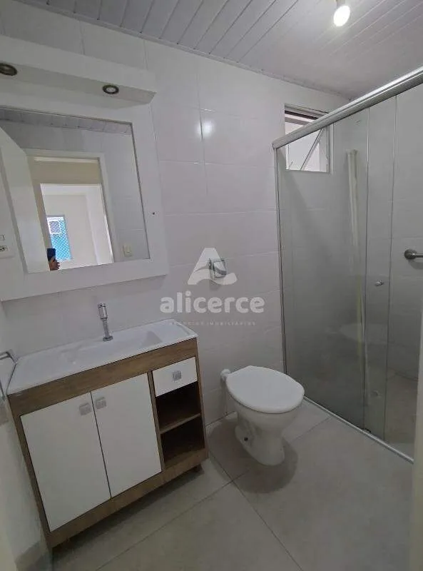 Imagem Apartamento Recém reformado, semi mobiliado 2 Dormitórios , elevador, piscina, Barreiros, São José/SC