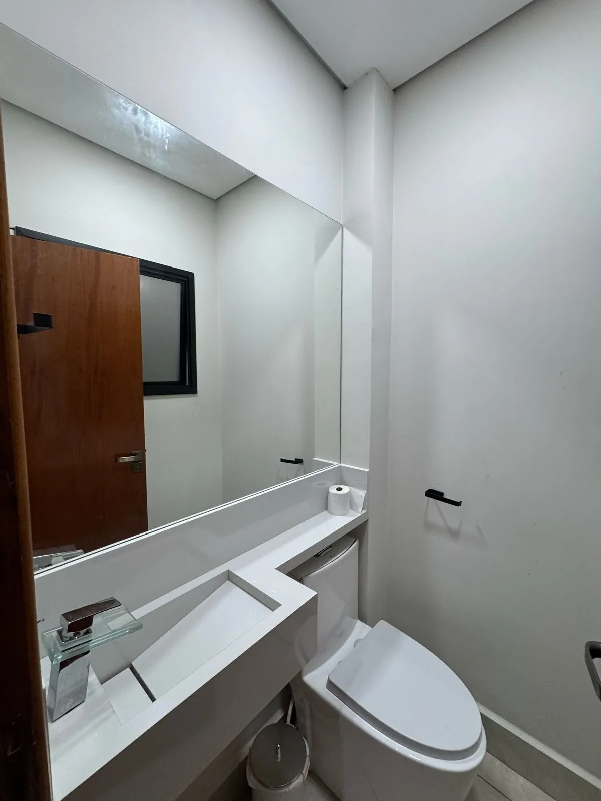 Imagem Luxuoso Sobrado de Alto Padrão no Condomínio Campos do Conde ? Totalmente Mobiliado!