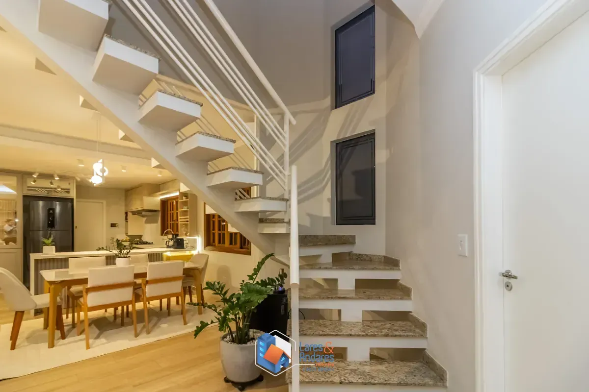 Imagem Sobrado para venda em Santa Teresinha com 3 quartos, sendo 3 suítes, 185m²