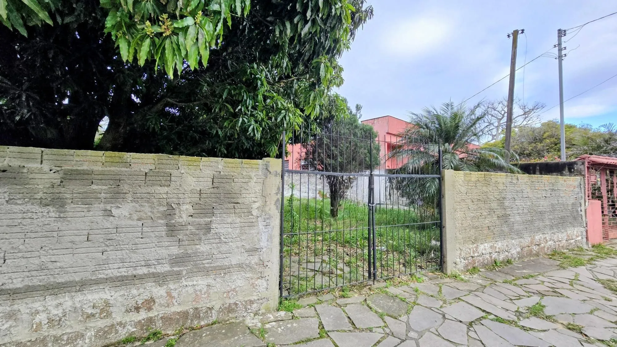 Imagem Terreno junto ao Clube do Professor Gaúcho.