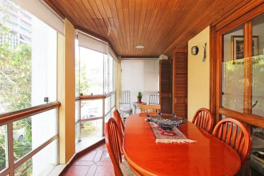 Imagem Apartamento com 159m², localizado no bairro Bela Vista em Porto Alegre/RS.