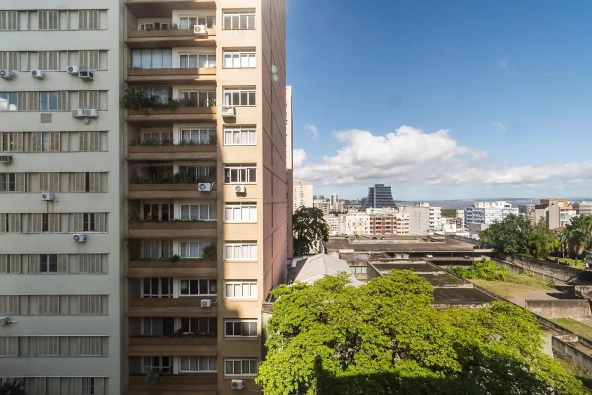 Imagem Cobertura com 2 quartos e 84m² à venda em Centro Histórico, Porto Alegre.