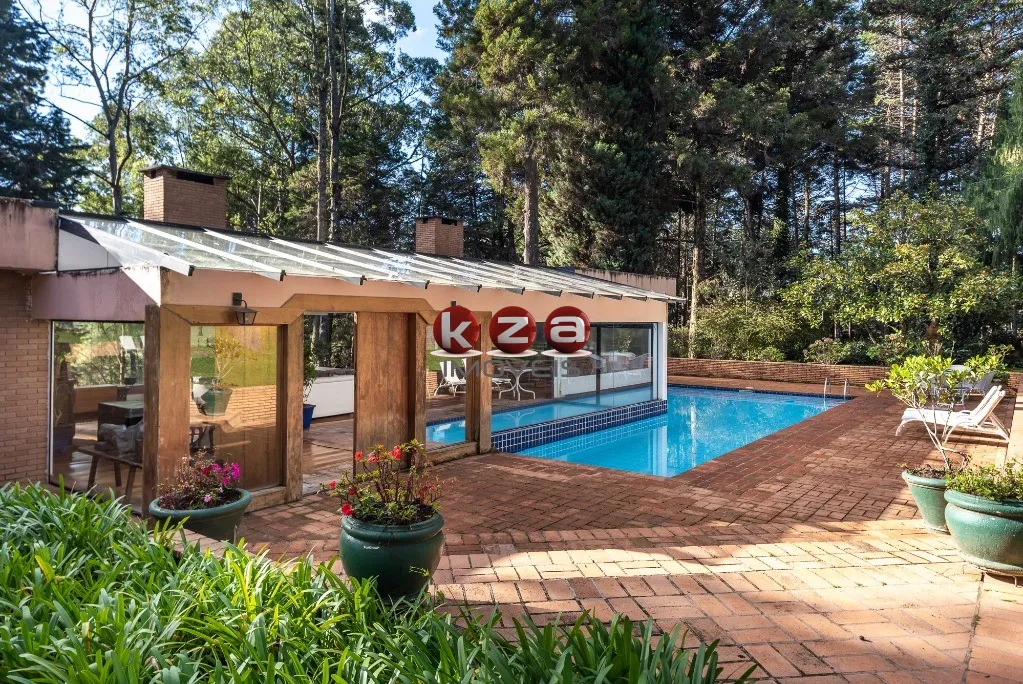 Imagem Imóvel de luxo à venda em Campos do Jordão-SP: Casa com 6 quartos, 4 suítes, 3 salas e 8 banheiros no bairro Toriba