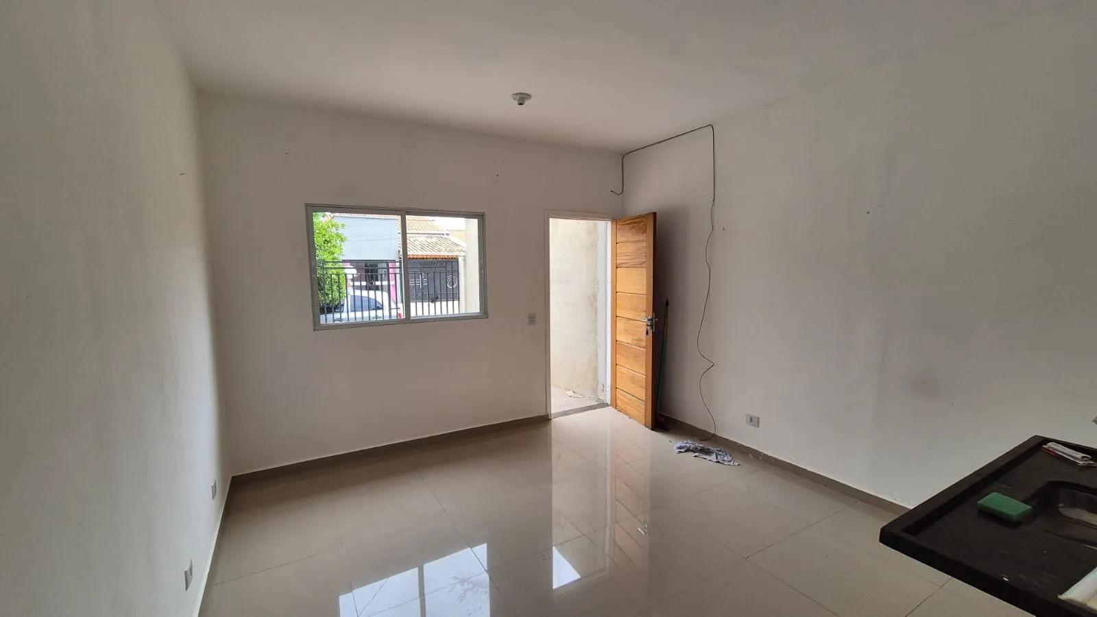 Foto do imóvel Oportunidade Próximo à Av. Itavuvu | Casa a venda | 2 Quartos | Quintal | Ótimo Acabamento | 50 m² | Jardim Santa Madre Paulina em JARDIM SANTA MADRE PAULINA, SOROCABA - SP
