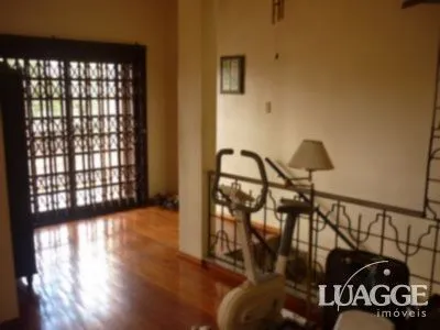 Imagem casa com 4 dormitórios, sendo uma suíte , e 530 area privativa