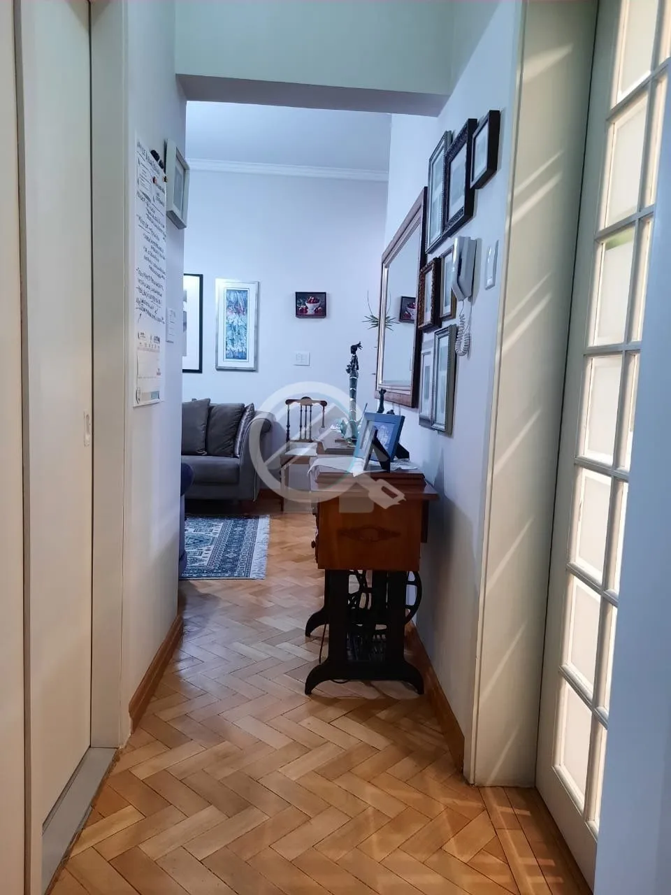 Imagem Apartamento impecável, com móveis sob medida! Amplo living para 2 ambientes, janelas com vista. Ap...
