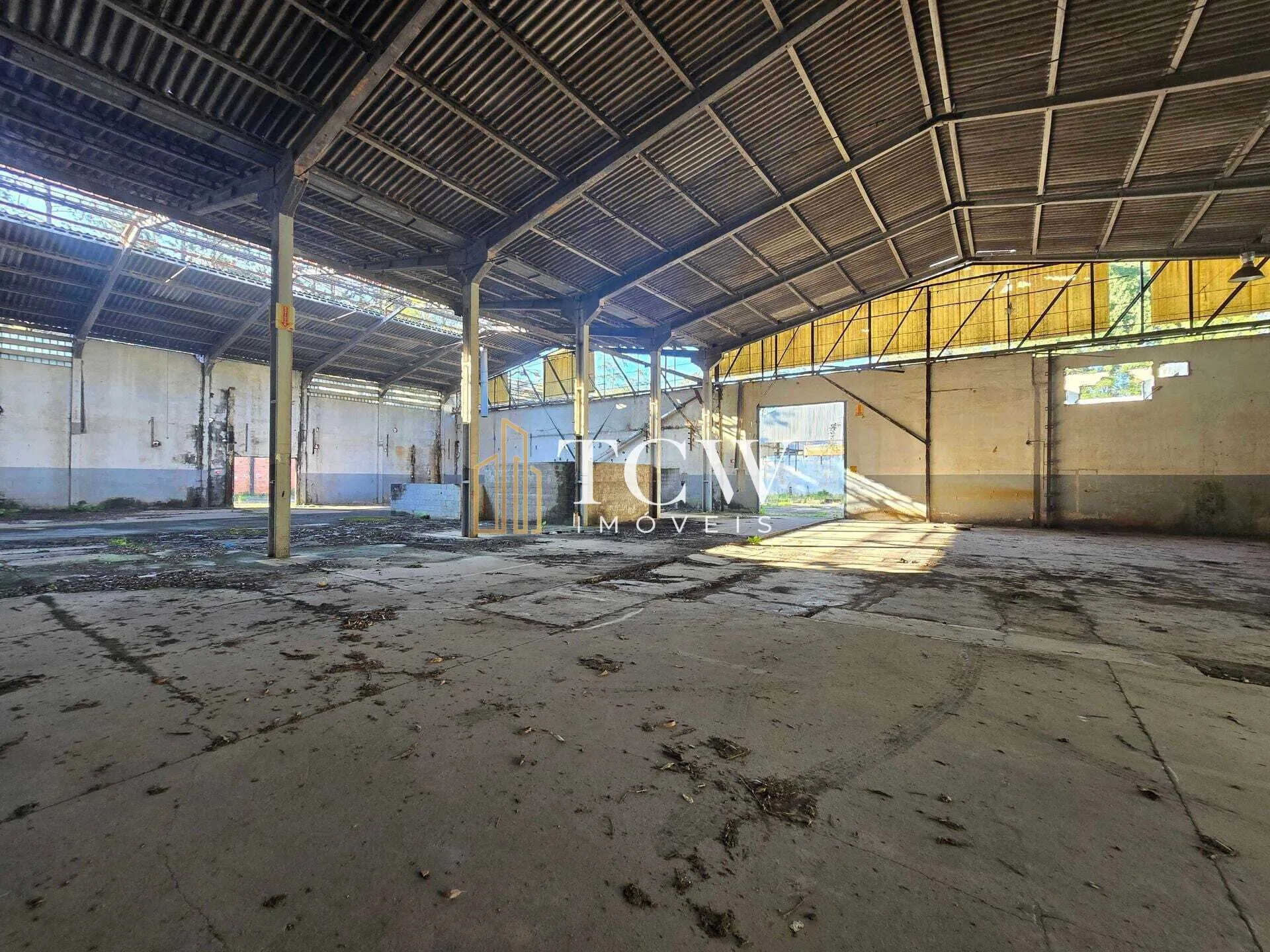 Imagem Galpão Industrial e Logístico à Venda em Itaquaquecetuba | 5.500 m² | São Paulo/SP