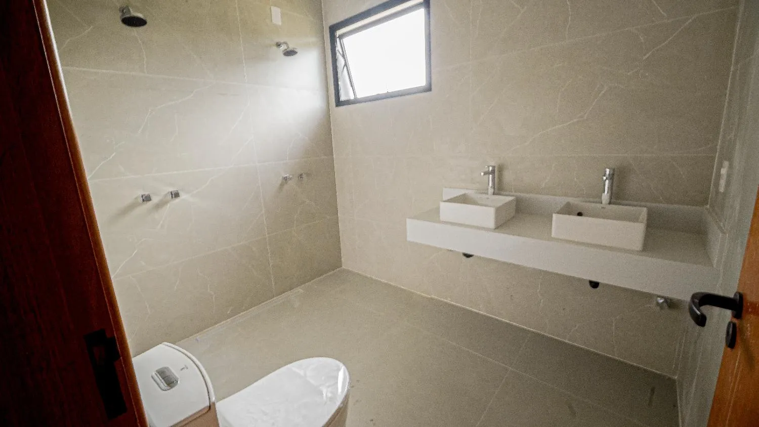 Imagem Casa à venda em condomínio fechado | 3 dormitórios | Piscina | 638 m² de terreno