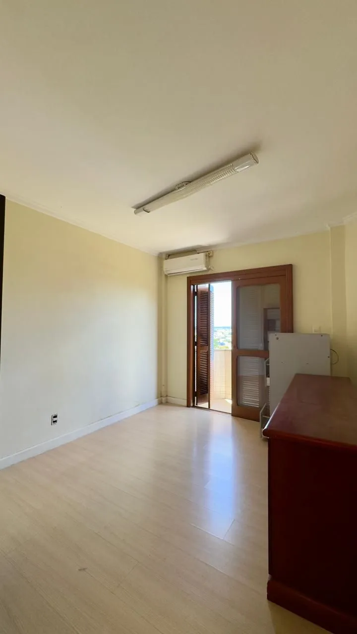 Imagem MÁFFER IMÓVEIS ALUGA Magnífico apartamento de 4 dormitórios - Auxiliadora | Porto Alegre Rua General Couto de Magalhães 2 vagas de garagem Vista espetacular para o Guaíba