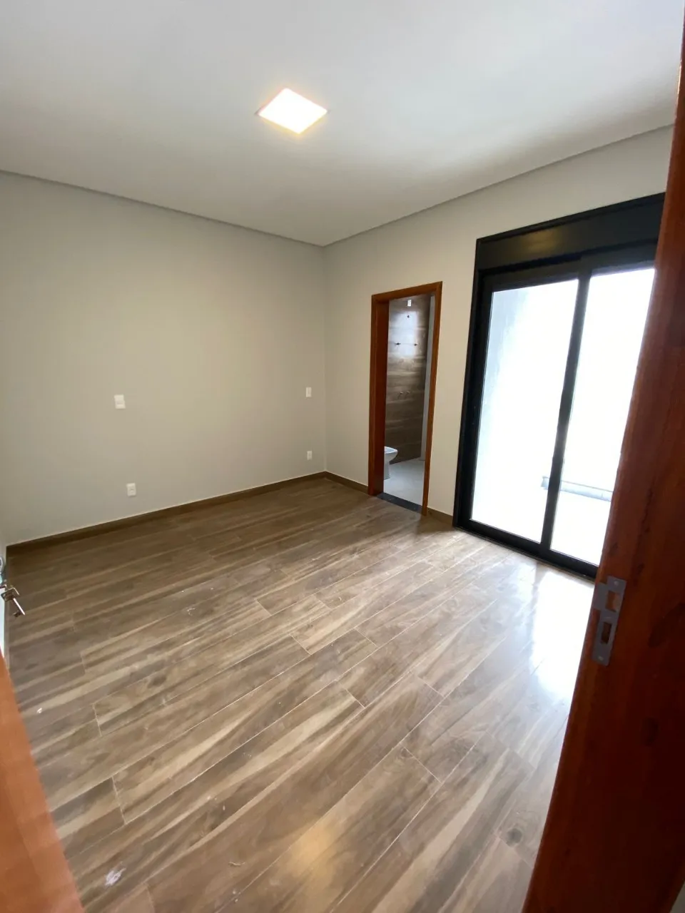 Imagem Casa de alto padrão no Parque Ibiti Reserva em Sorocaba-SP: 3 quartos, 3 suítes, 3 salas, 5 banheiros e 4 vagas.