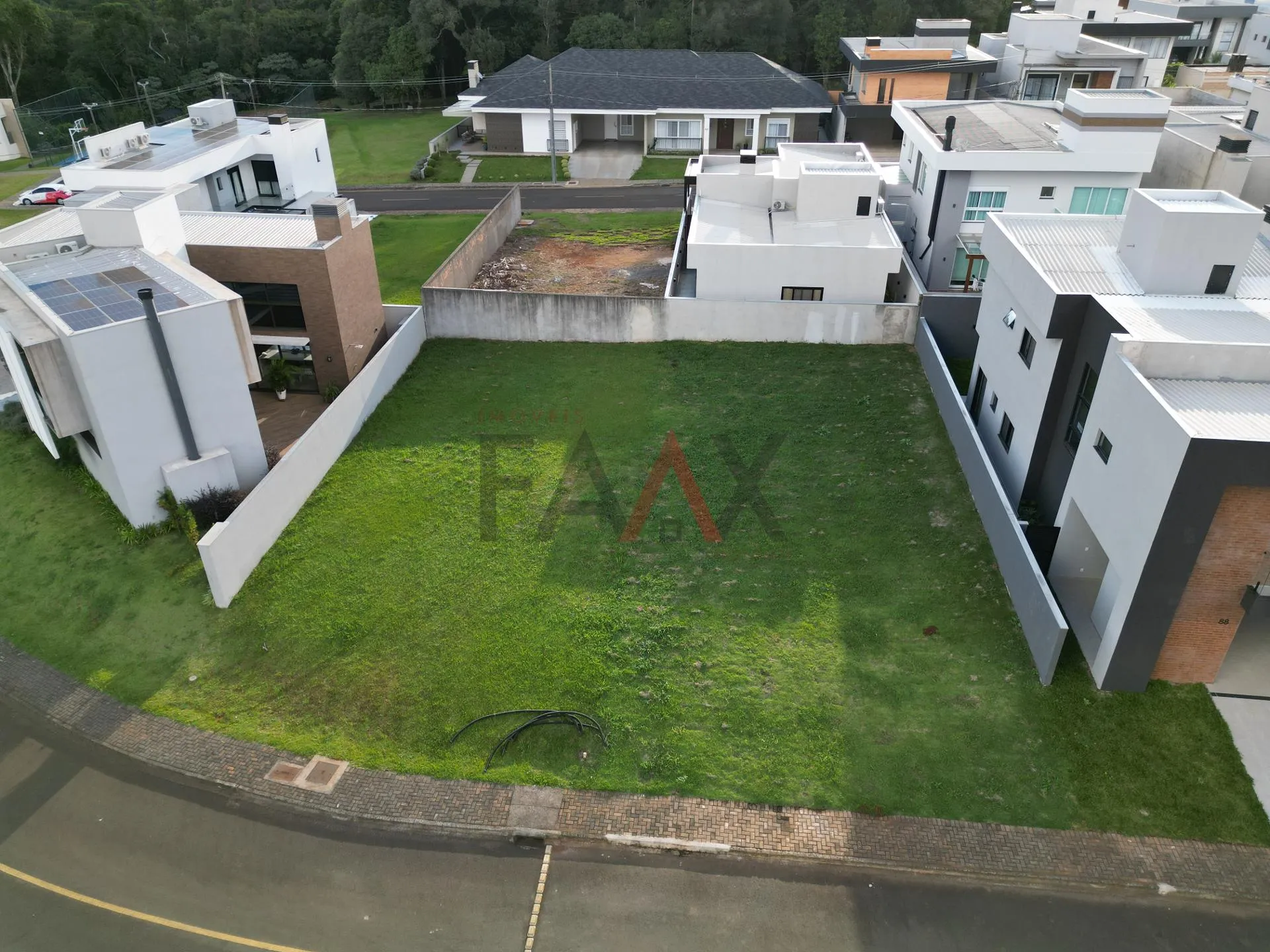 Imagem Terreno à venda no Villaggio Firenze com 300m em Guarapuava PR