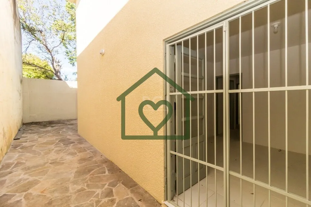 Imagem Apartamento localizado no bairro Jardim Carvalho, com 228m² no térreo. Imóvel com 03 dormitórios...