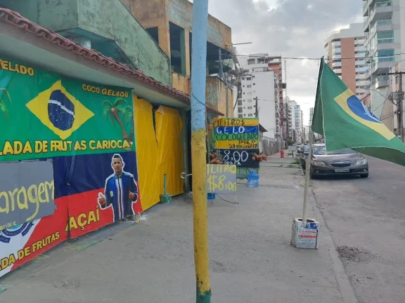 Imagem Casa de esquina com 6 quartos na Praia do Morro