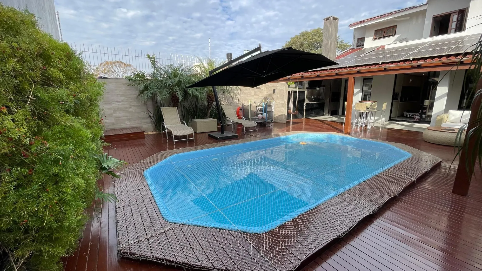 Imagem Casa com Piscina Aquecida e Energia Solar