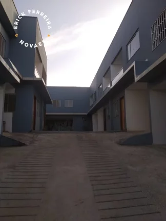Imagem Casa Duplex Condomínio fechado composta de 2 quartos sendo uma suíte com varanda no bairro Itapebussu