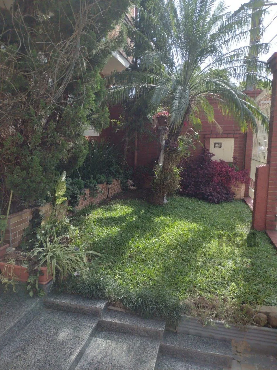 Imagem Casa semi mobiliada, 4 dormitórios, 5 vagas Bairro Vila Cachoeirinha
