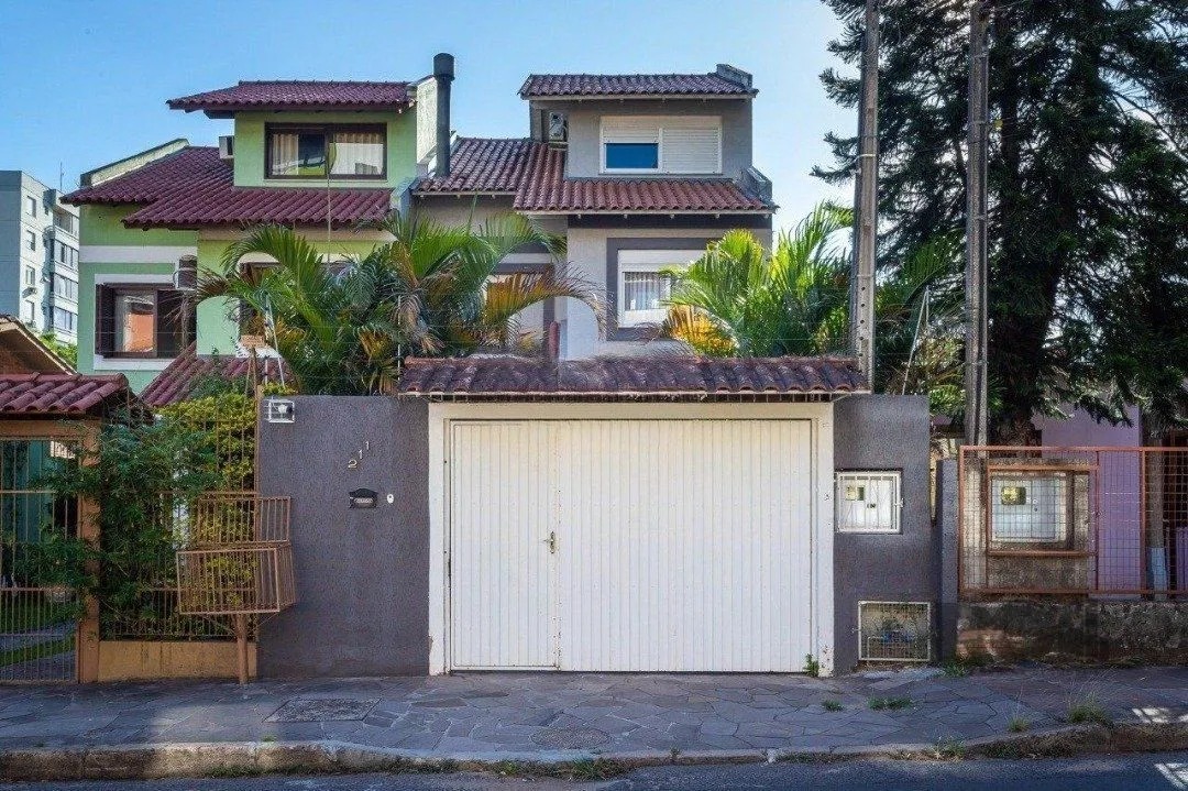 Imagem BELÍSSIMA CASA 3 SUÍTES NO CORAÇÃO DO BAIRRO TRISTEZA