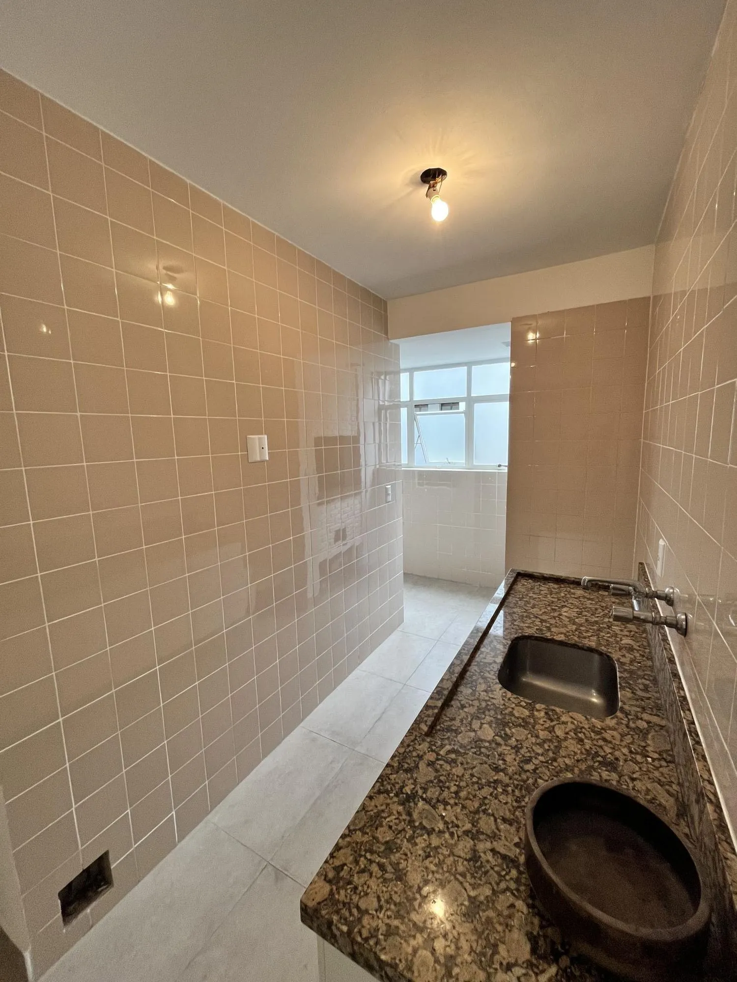 Imagem Apartamento de 2 quartos, 2 banheiros e 1 vaga de garagem no bairro Petrópolis