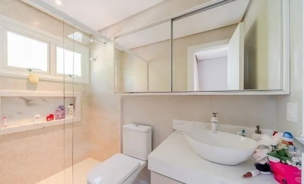 Imagem Uma casa linda dentro de um condomínio fechado, no Lagos de Nova Ipanema.