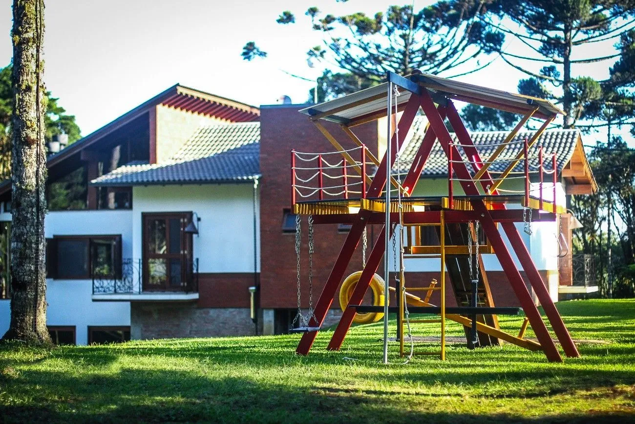 Imagem Casa Alto Padrão localizada a 5 quilômetros do centro de Canela, em meio a natureza com 16,600² em localização privilegiada e valorizada..