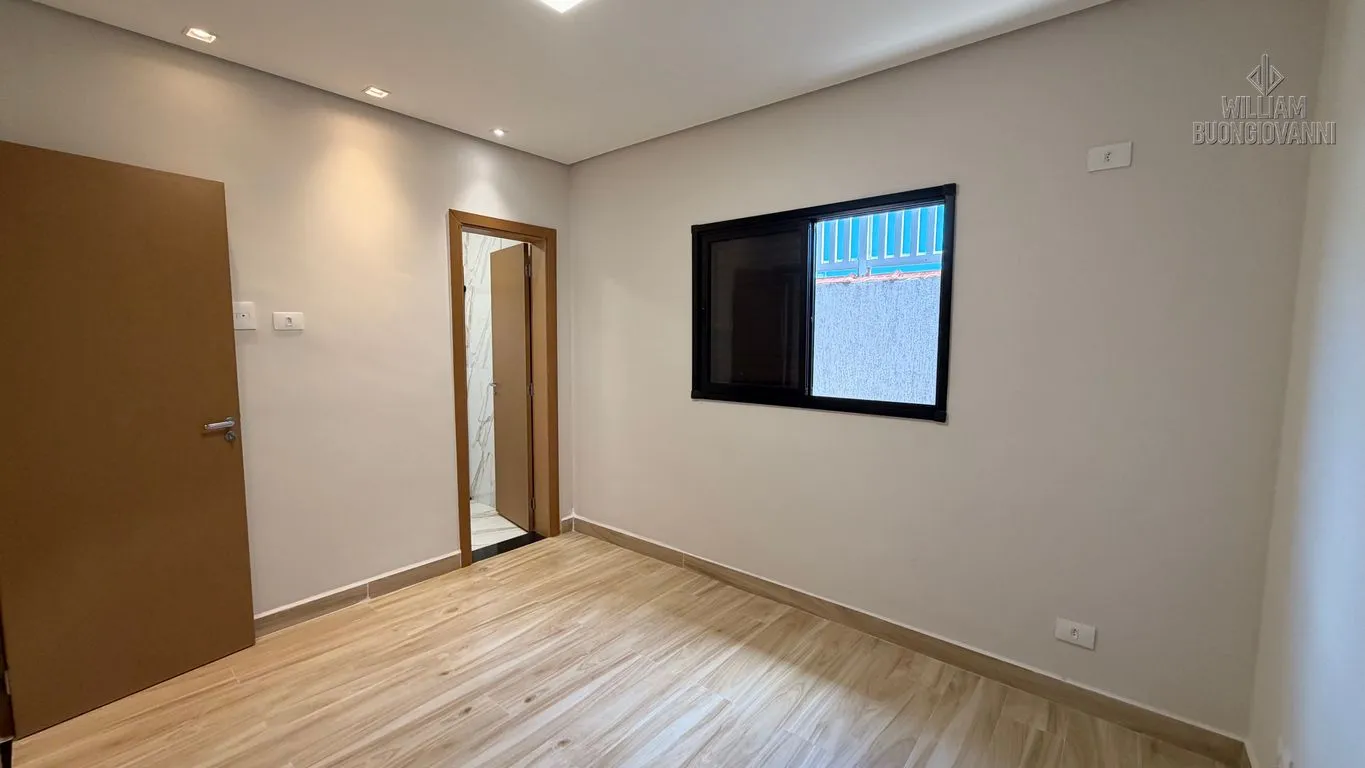 Imagem CASA 3 QUARTOS, SENDO 3 SUÍTES, 4 VAGAS GARAGEM - JD IMPERADOR - PRAIA GRANDE/SP