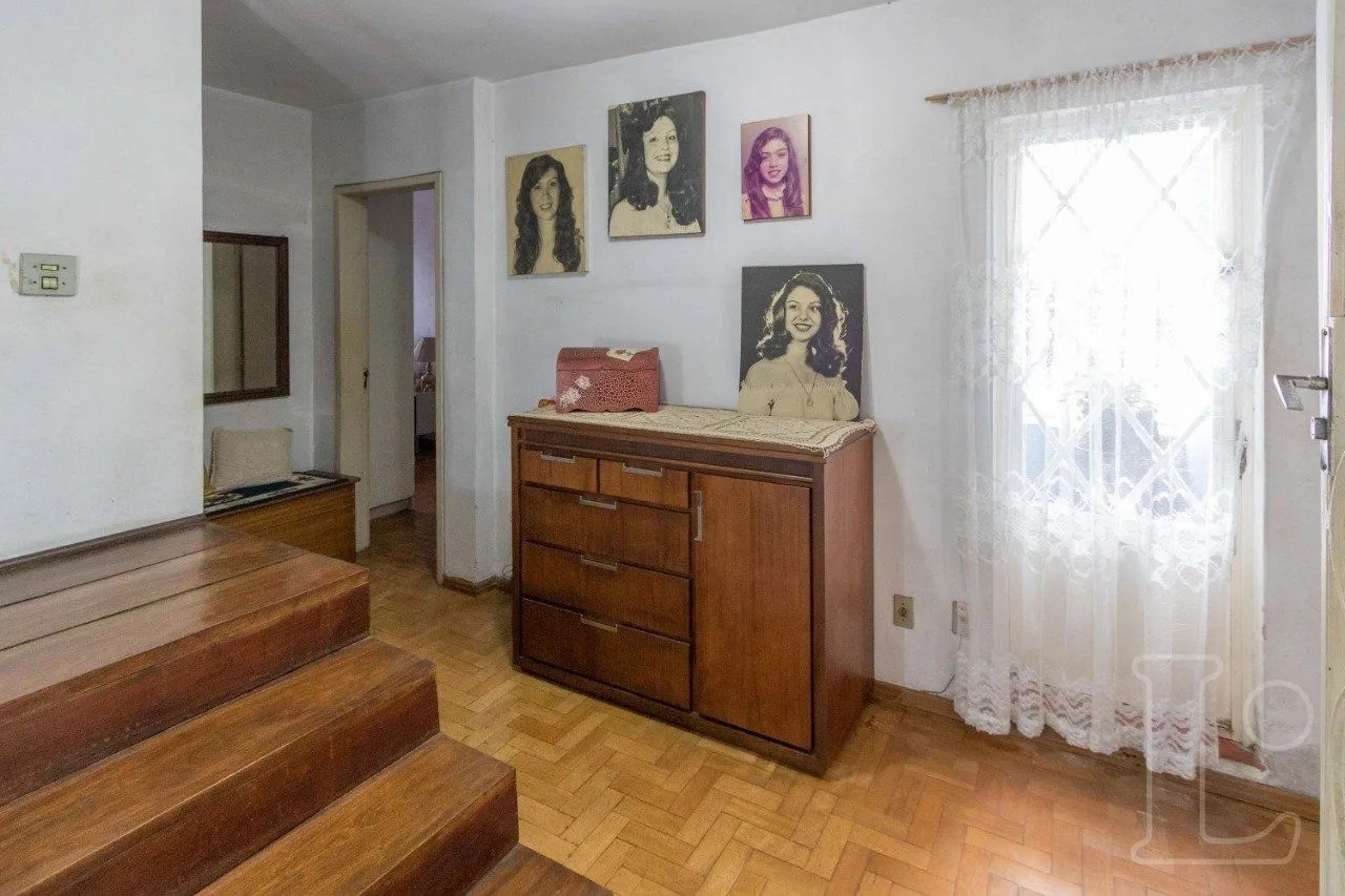 Imagem Sobrado para Venda - 241m², 4 dormitórios, sendo 1 suites, 1 vaga - Camaquã