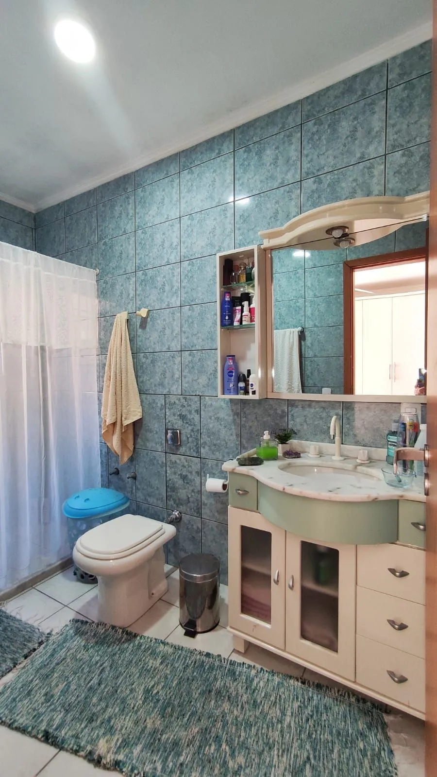 Imagem Casa com 4 Quartos e 2 banheiros e 2 Suites à Venda, 153 m² por R$ 990.000